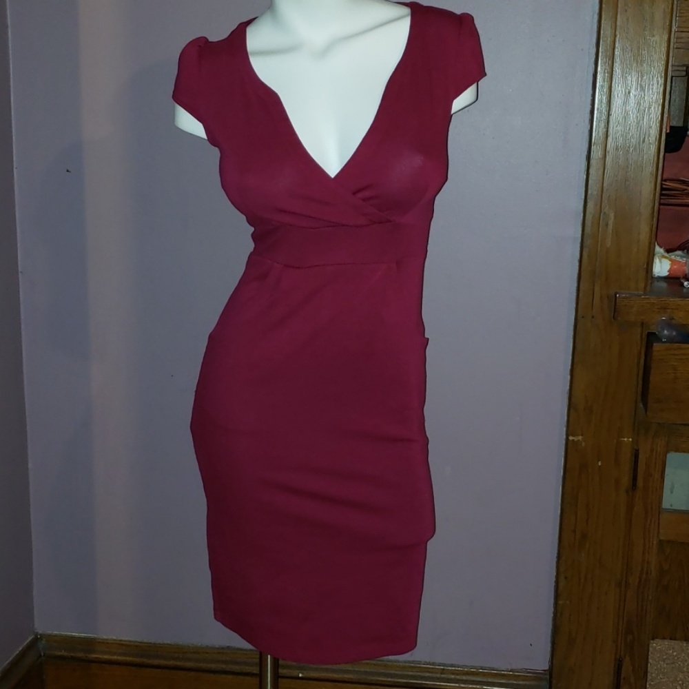 EUC V-neck dress...WITH POCKETS!